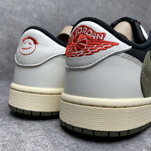 AIR JORDAN - AIR JORDAN 1 LOW OG WMNS "Travis Scott - Olive" - Hanorio