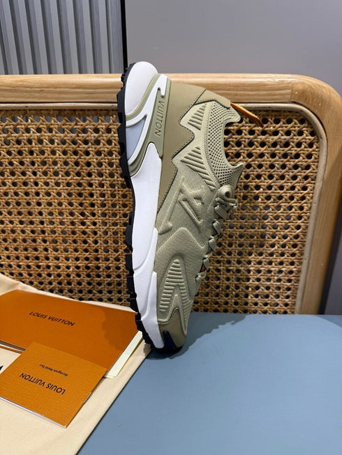 Sneaker LV Runner Tatic