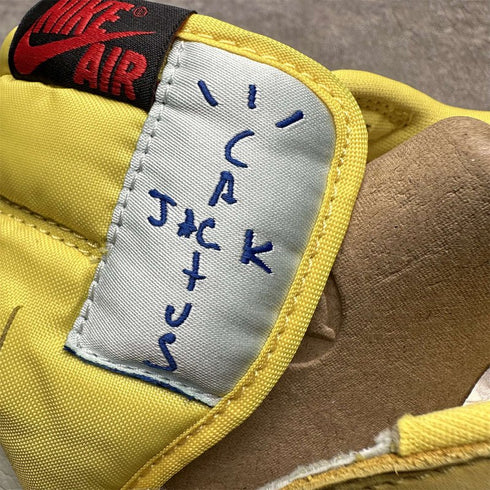 AIR JORDAN - JORDAN 1 RETRO LOW OG WMNS "TRAVIS SCOTT - CANARY" - Hanorio