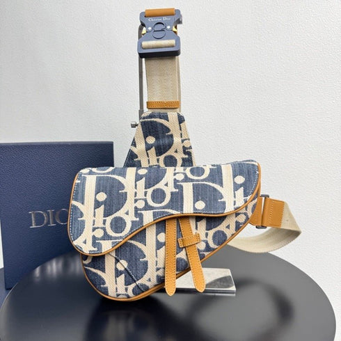 DIOR - Sac Saddle Dior Oblique effet raphia bleu et beige - Hanorio