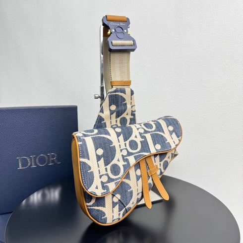 DIOR - Sac Saddle Dior Oblique effet raphia bleu et beige - Hanorio