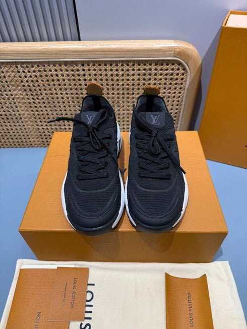 LOUIS V. - Sneaker LV Runner Tatic Black/white - Hanorio