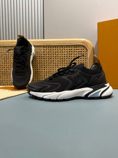 LOUIS V. - Sneaker LV Runner Tatic Black/white - Hanorio