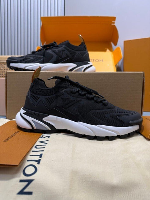 LOUIS V. - Sneaker LV Runner Tatic Black/white - Hanorio