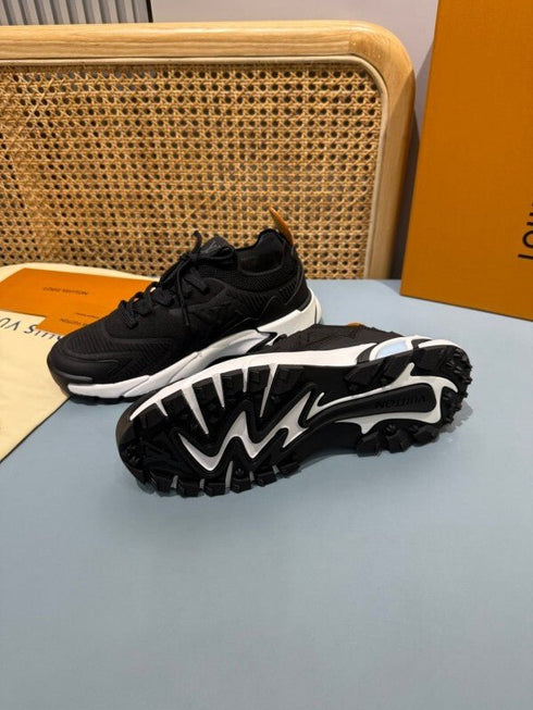 LOUIS V. - Sneaker LV Runner Tatic Black/white - Hanorio
