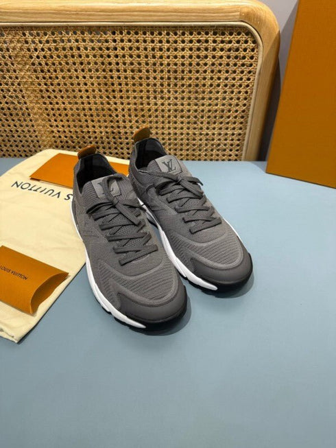 LOUIS V. - Sneaker LV Runner Tatic Gris - Hanorio