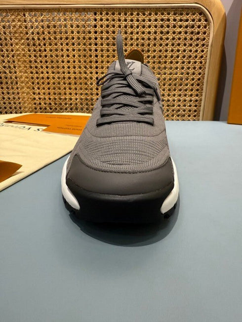 LOUIS V. - Sneaker LV Runner Tatic Gris - Hanorio