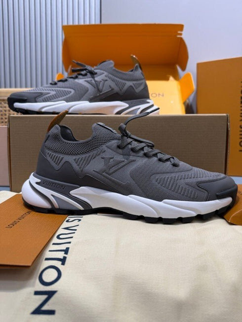 LOUIS V. - Sneaker LV Runner Tatic Gris - Hanorio