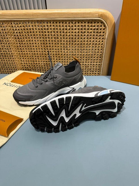 LOUIS V. - Sneaker LV Runner Tatic Gris - Hanorio