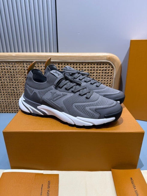 LOUIS V. - Sneaker LV Runner Tatic Gris - Hanorio